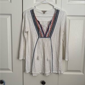 White Embroidered Women's Top NWOT